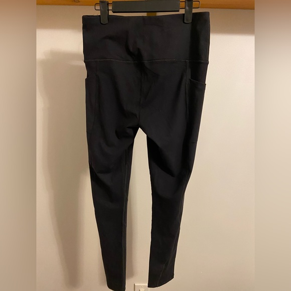 ALong Fit Black Legging with Pockets!, Size Large - Picture 3 of 7